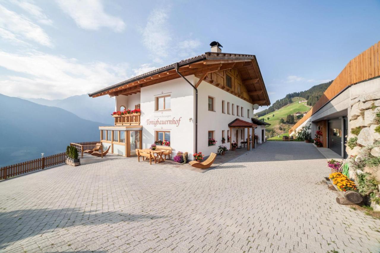 Apartment Tonigbauernhof Blumenwiese Schenna